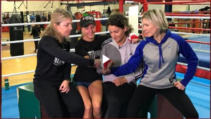 Découvrez ces femmes motivantes, des pionnières du sport, et la place qu’elles occupent dans la ‘’Dream Team’’ de Kim en visionnant ce court vidéo soulignant l’apport des femmes dans la boxe.